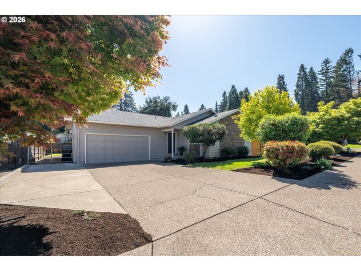 Property Photo:  945 S 55th Pl  OR 97478 