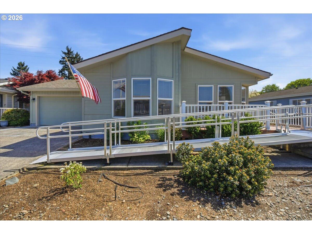 Property Photo:  16500 SE 1st St 27  WA 98684 