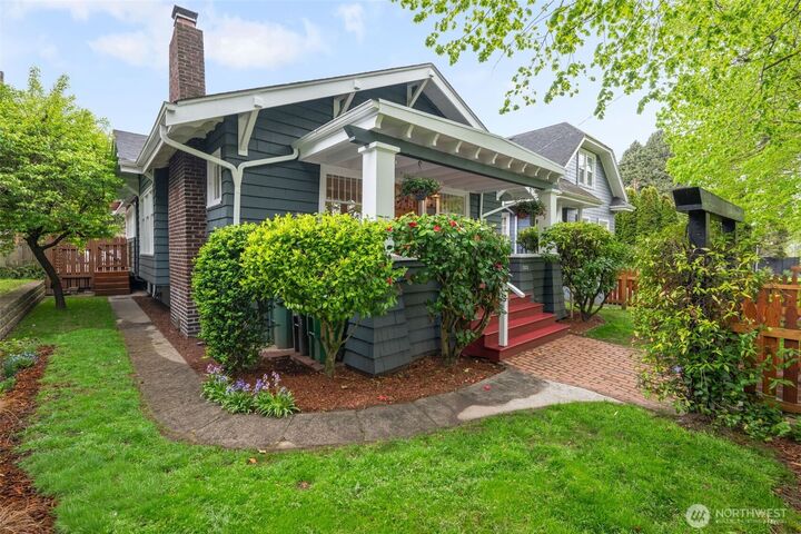Property Photo:  1113 NE Ravenna Blvd  WA 98105 