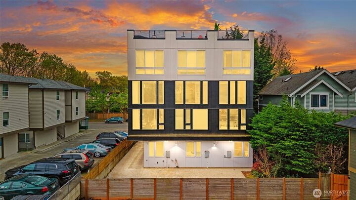 Property Photo: 2612 E Yesler Way WA 98122