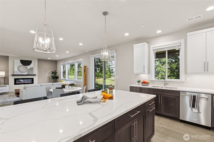 Property Photo: 23642 SE 49th Street 1 WA 98029