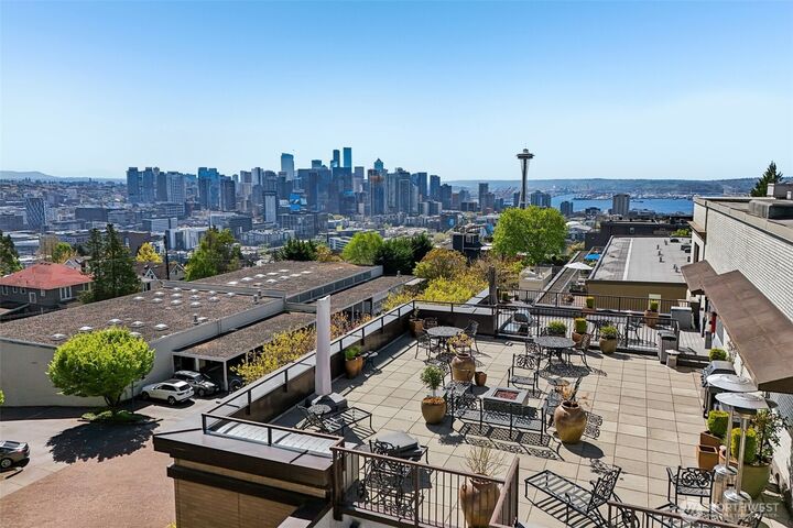 Property Photo:  201  Galer Street 534  WA 98109 