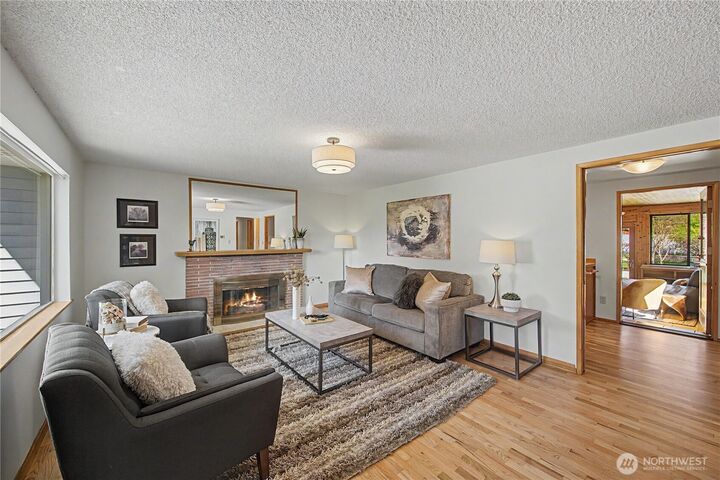Property Photo:  2142 N 192nd Street  WA 98133 