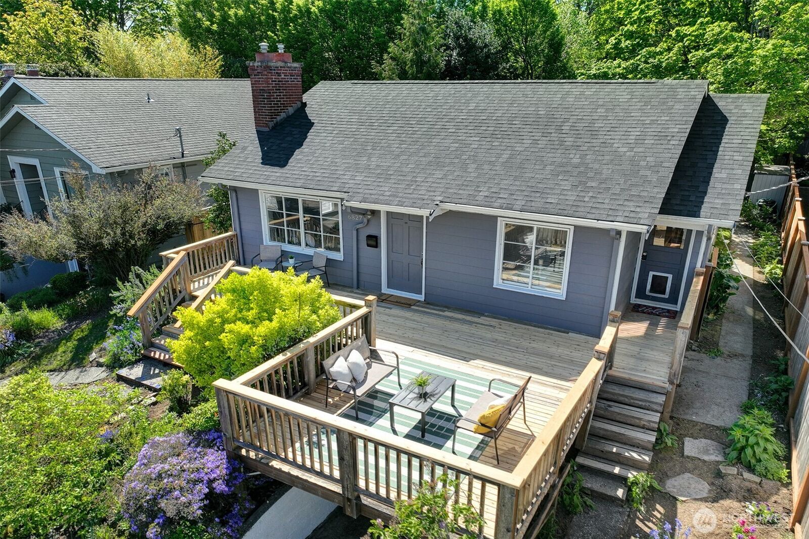 Property Photo:  6827  36th Avenue NE  WA 98115 