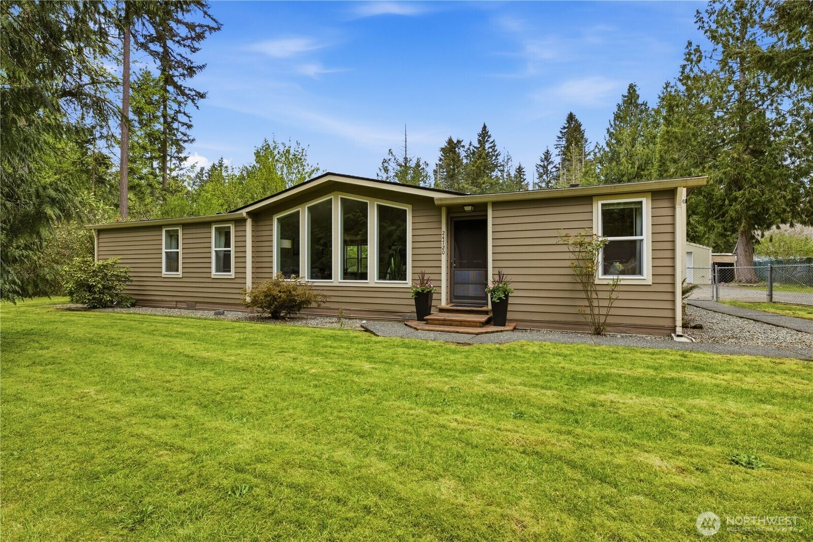 Property Photo:  24720 SE  380th Street  WA 98022 