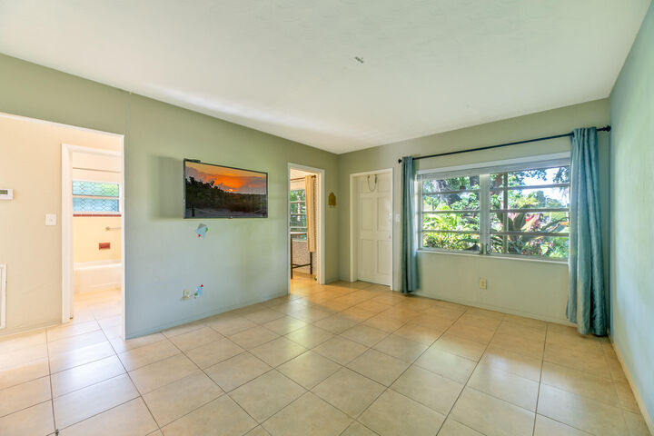 Property Photo:  2204 NW 3rd Avenue 1-2  FL 33311 