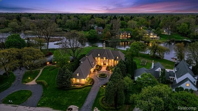 Property Photo:  6265 Dakota Circle  MI 48301 
