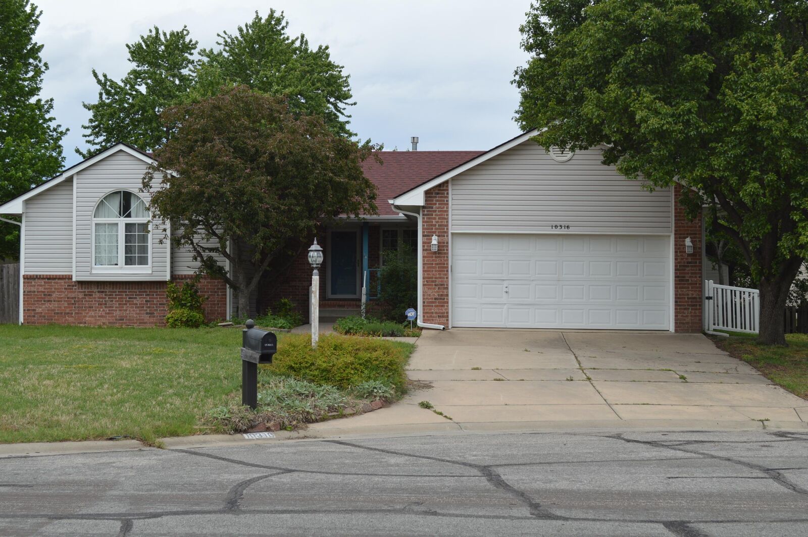 Property Photo: 10316 E Osie Cir KS 67207