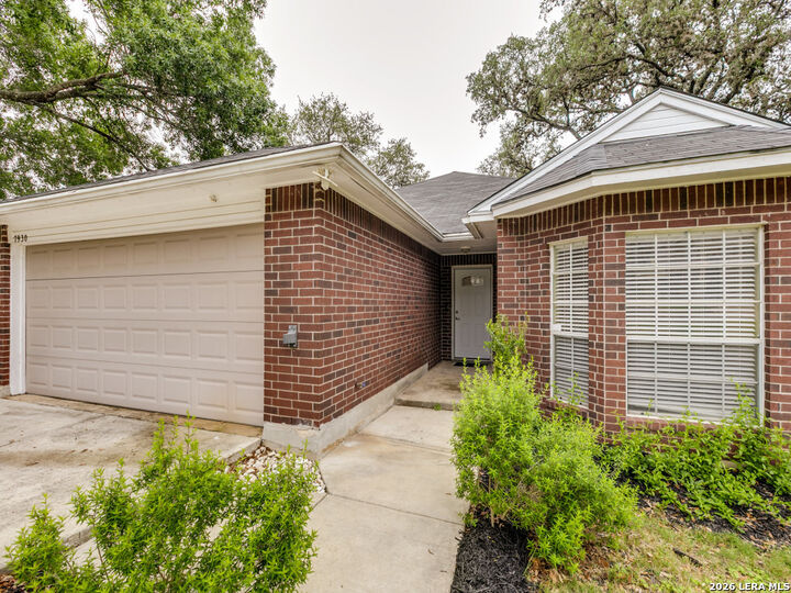 Property Photo:  7930 Viking Trl  TX 78250 