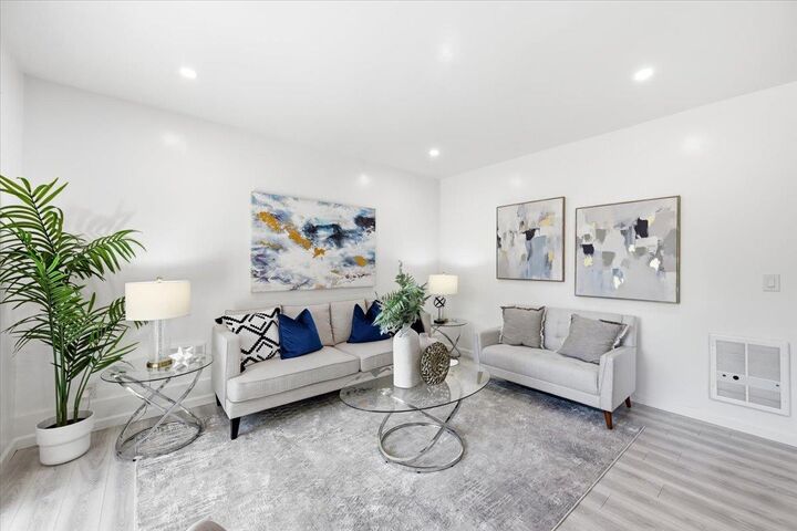 Property Photo:  99 East Middlefield Road 34  CA 94043 