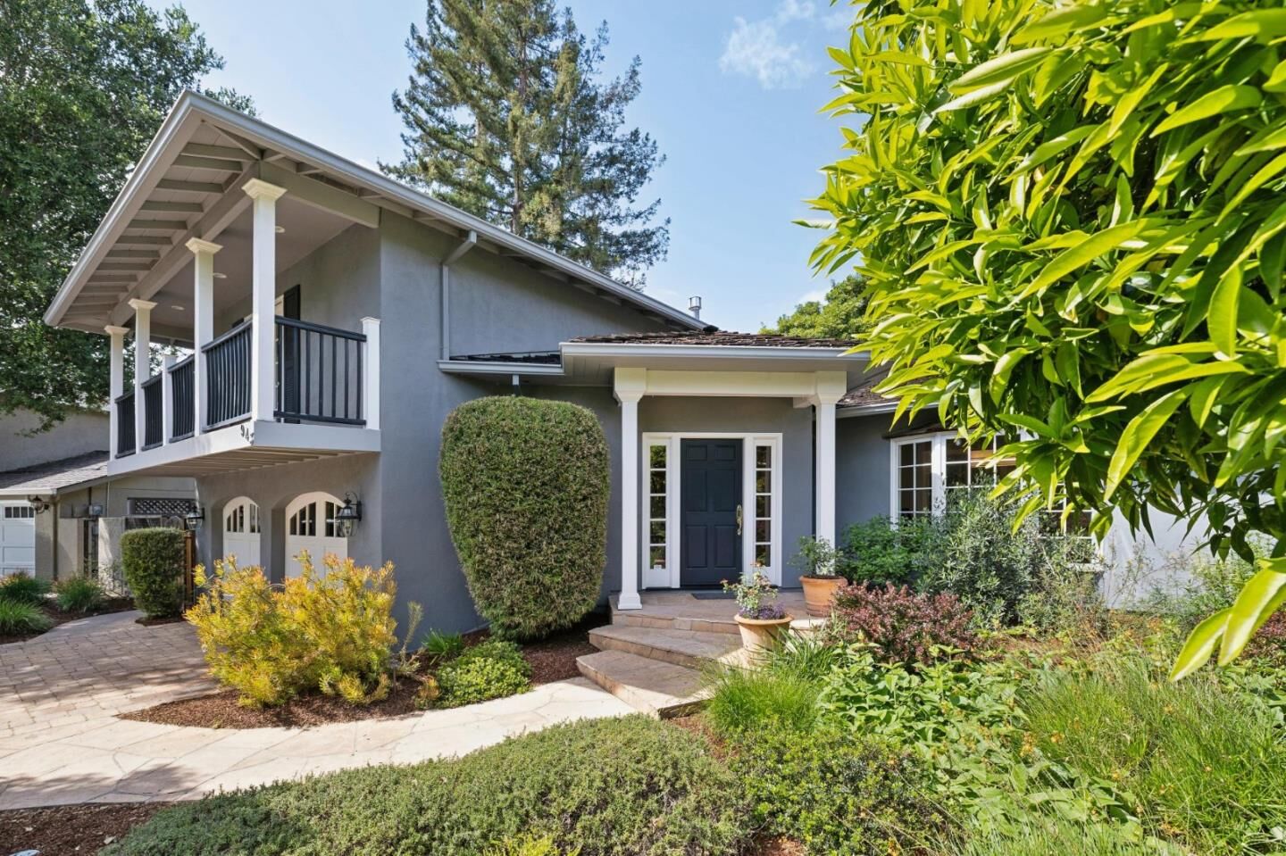 Property Photo:  943 Castilleja Court  CA 94024 