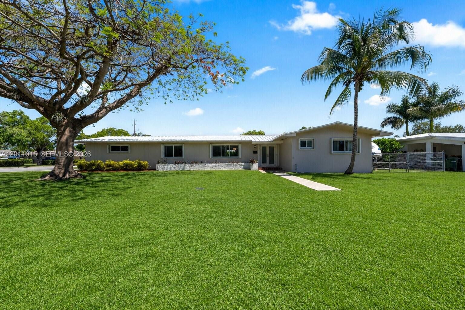 Property Photo:  81 NW 18th St  FL 33030 