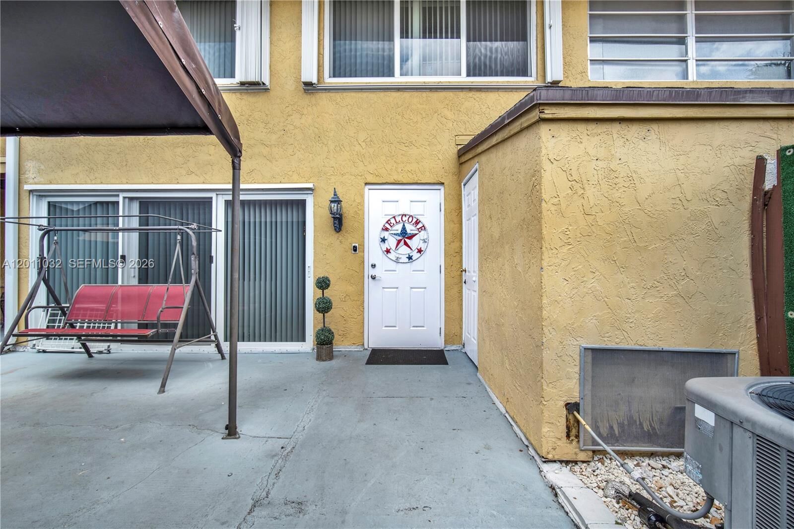 Property Photo: 15460 SW 82nd Ln 403 FL 33193