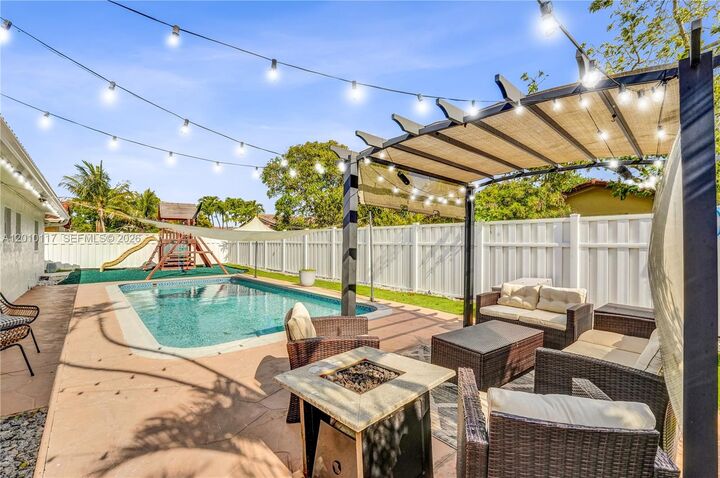 Property Photo:  7511 NW 41st St  FL 33065 