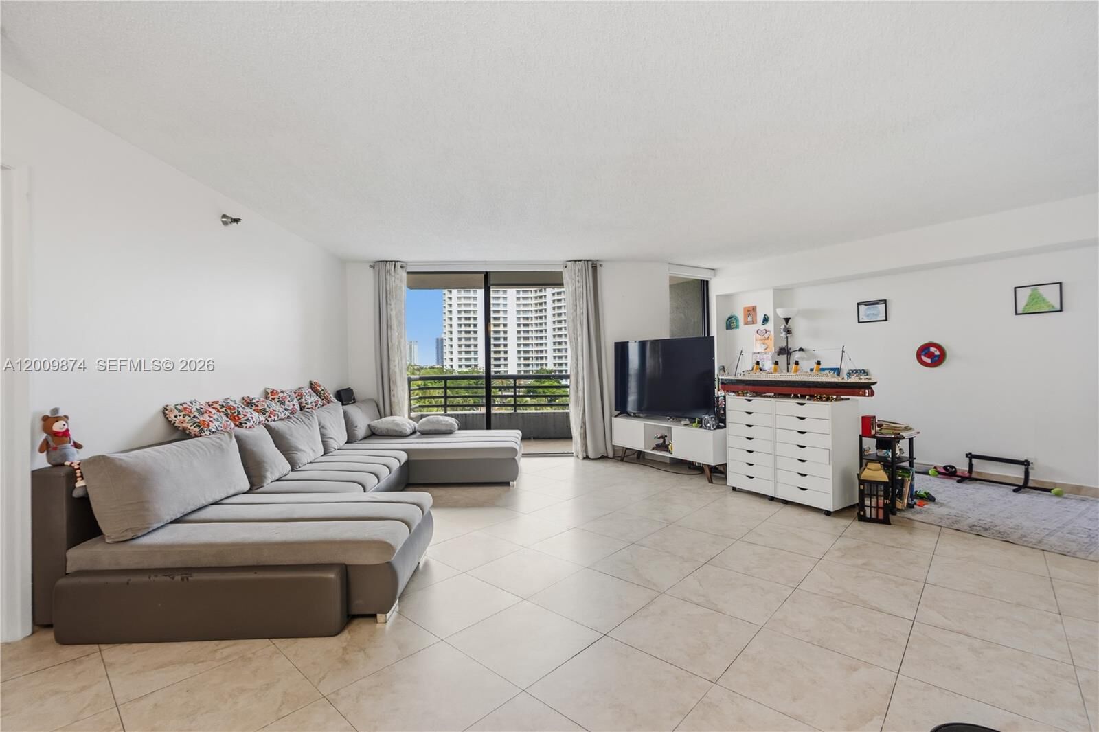 Property Photo:  3300 NE 191st St 609  FL 33180 