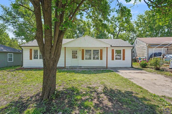 Property Photo:  3466 SW Clare Ave  KS 66611 