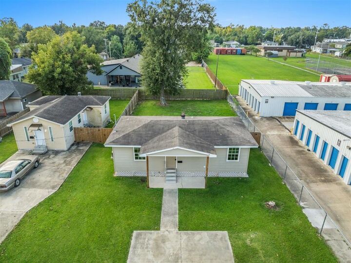 Property Photo:  628 15th Street  LA 70601 