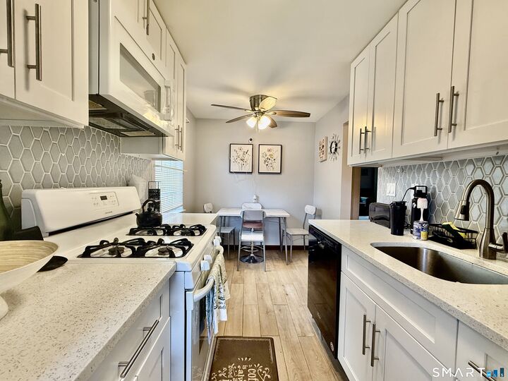 Property Photo:  231 Seaton Road 2  CT 06902 