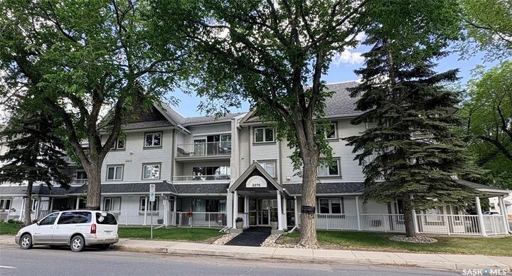 2275 McIntyre Street 309 — photo 1