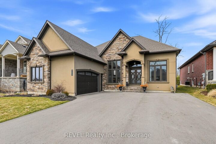 713 Clarence Street — photo 1