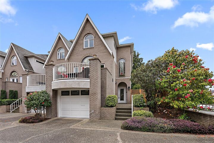207 Quebec St — photo 1