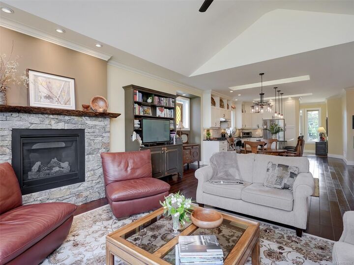 Property Photo:  806 Country Club Dr  BC V8H 0K8 