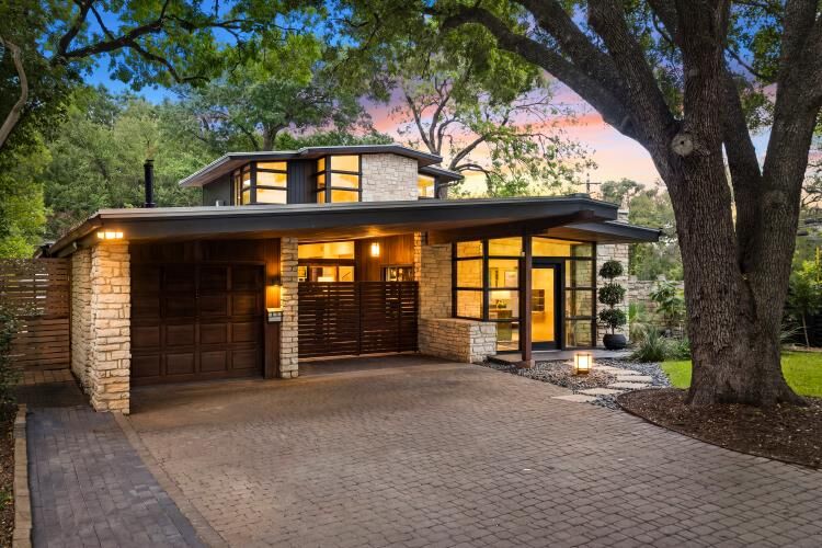 Property Photo:  2401 Jarratt Avenue  TX 78703 