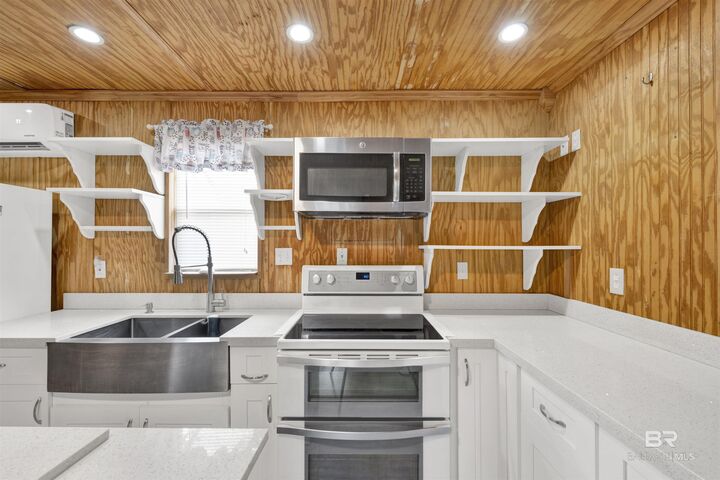 Property Photo: 516 Elberta Loop AL 36549