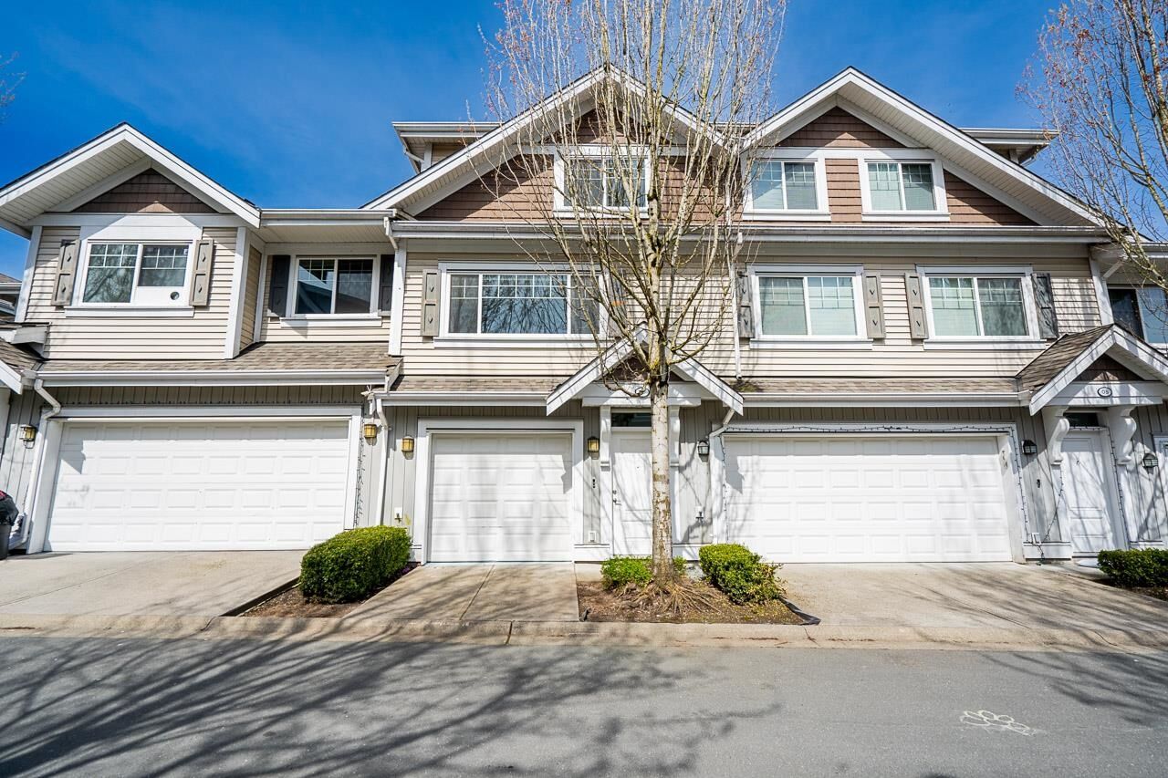 Property Photo: 30748 Cardinal Avenue 6 BC V2T 5P5