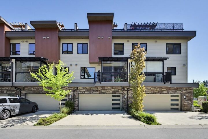 8567 204 Street 9 — photo 1