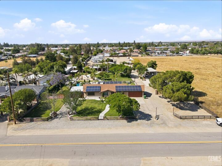 Property Photo:  10328 Shellabarger Rd Ca  CA 93312 
