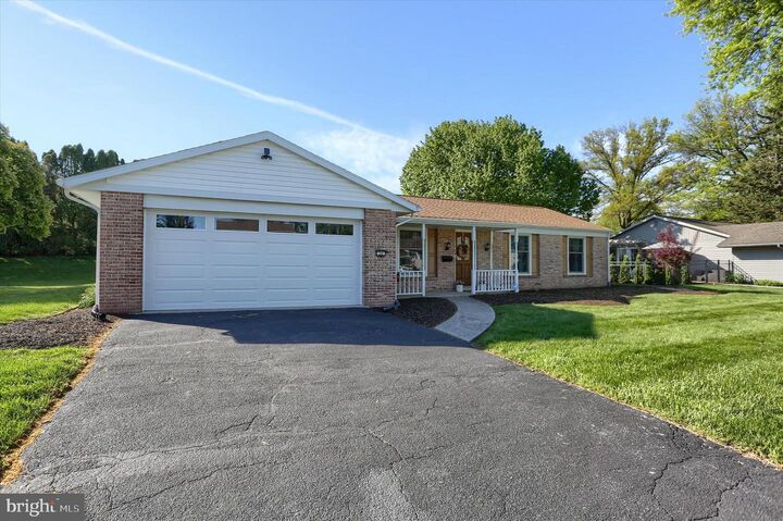 Property Photo:  20 Sycamore Lane  PA 17078 