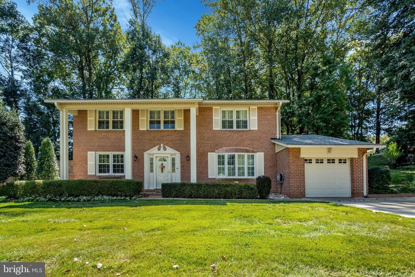 Property Photo: 10305 Collingham Drive VA 22032