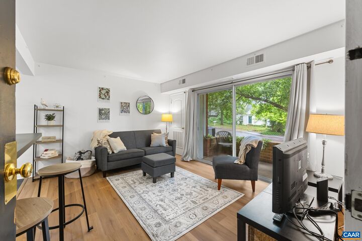 Property Photo: 1800 Jefferson Park Ave 86 VA 22903