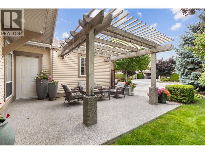 Property Photo: 4032A Lake Avenue A BC V0H 1X6