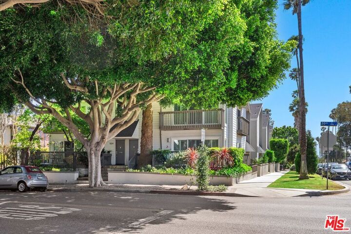 Property Photo:  1002 20th St  CA 90403 