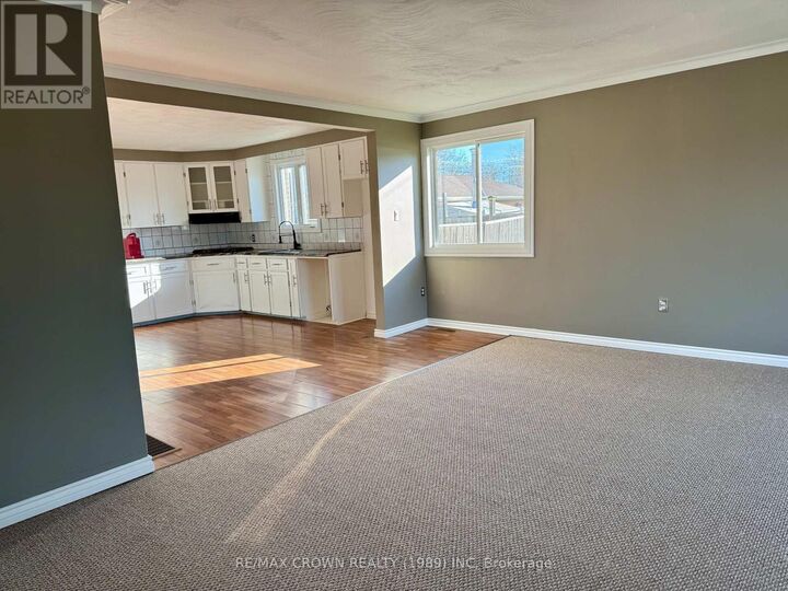 Property Photo: 27 Ottawa Street ON P5N 1Y6
