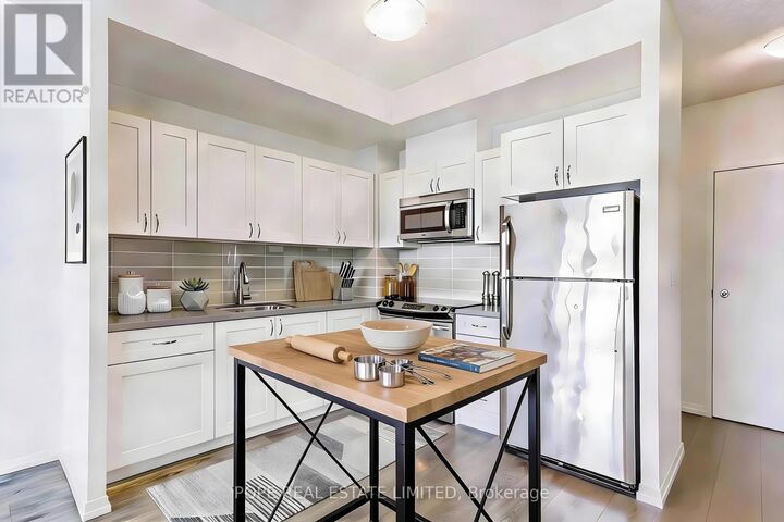 Property Photo:  540 Bur Oak Avenue 520  ON L6C 0Y2 