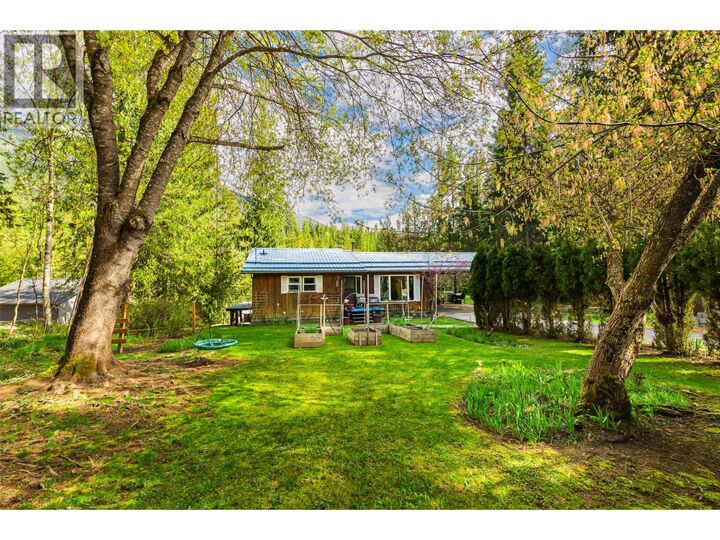 Photo de la propriété:  16324 Bowe Road  BC V0B 1E0 