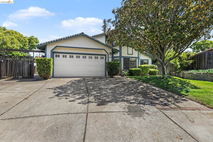 Property Photo: 1621 Ponderosa Dr CA 94561