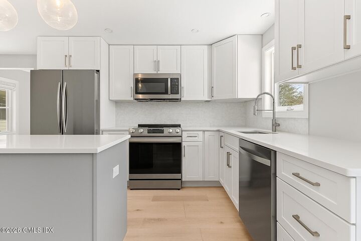Property Photo:  14 Cos Cob Avenue 3  CT 06807 