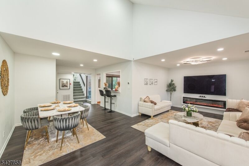 Property Photo:  1 Yacenda Dr B  NJ 07950 