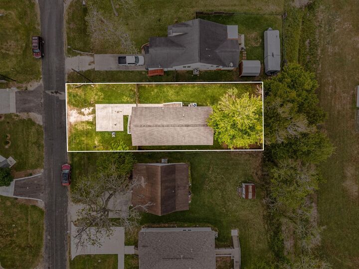Property Photo:  805 E Mulberry Avenue  TX 77488 