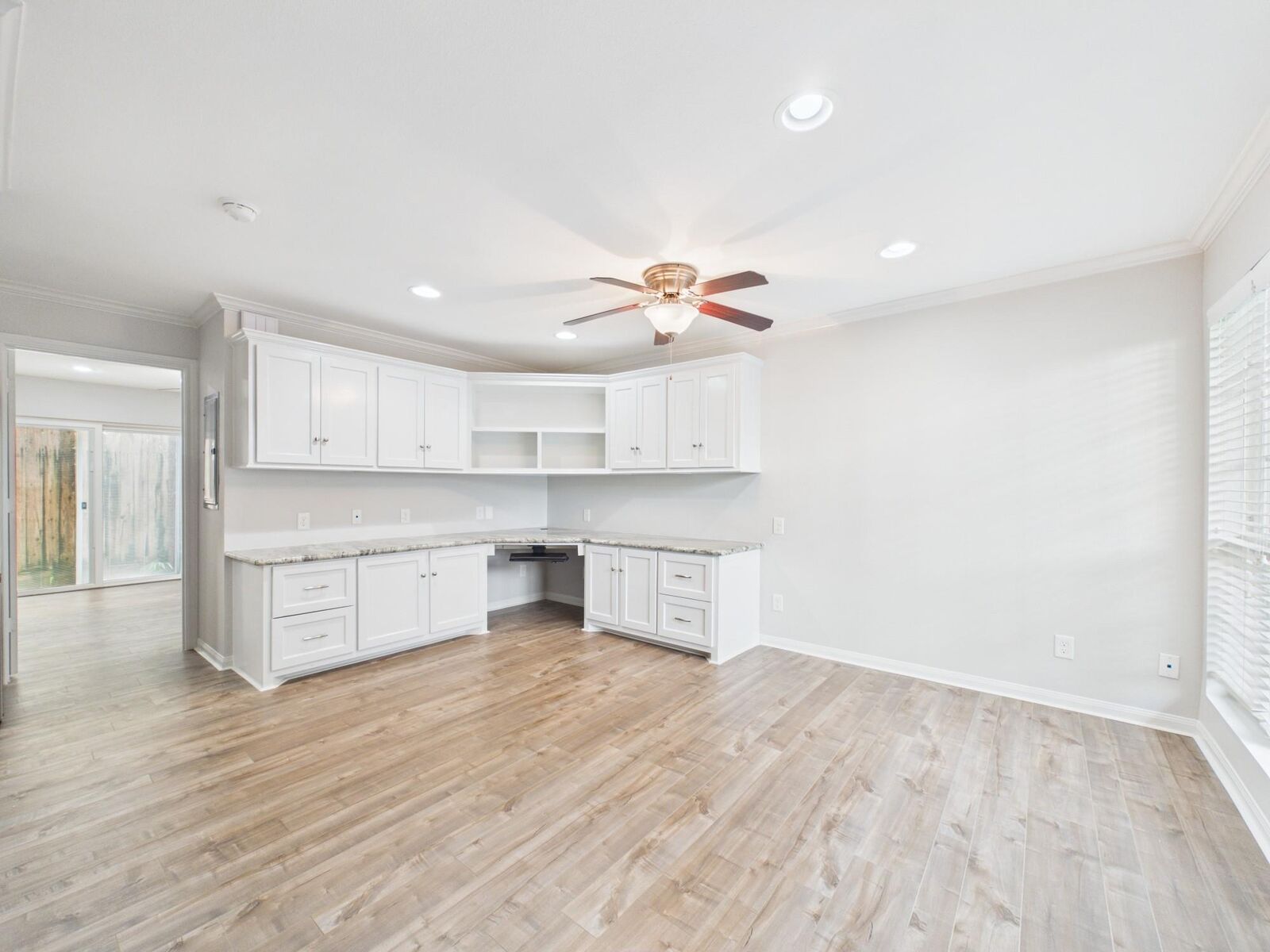 Property Photo:  5333 Richmond Avenue 11  TX 77056 