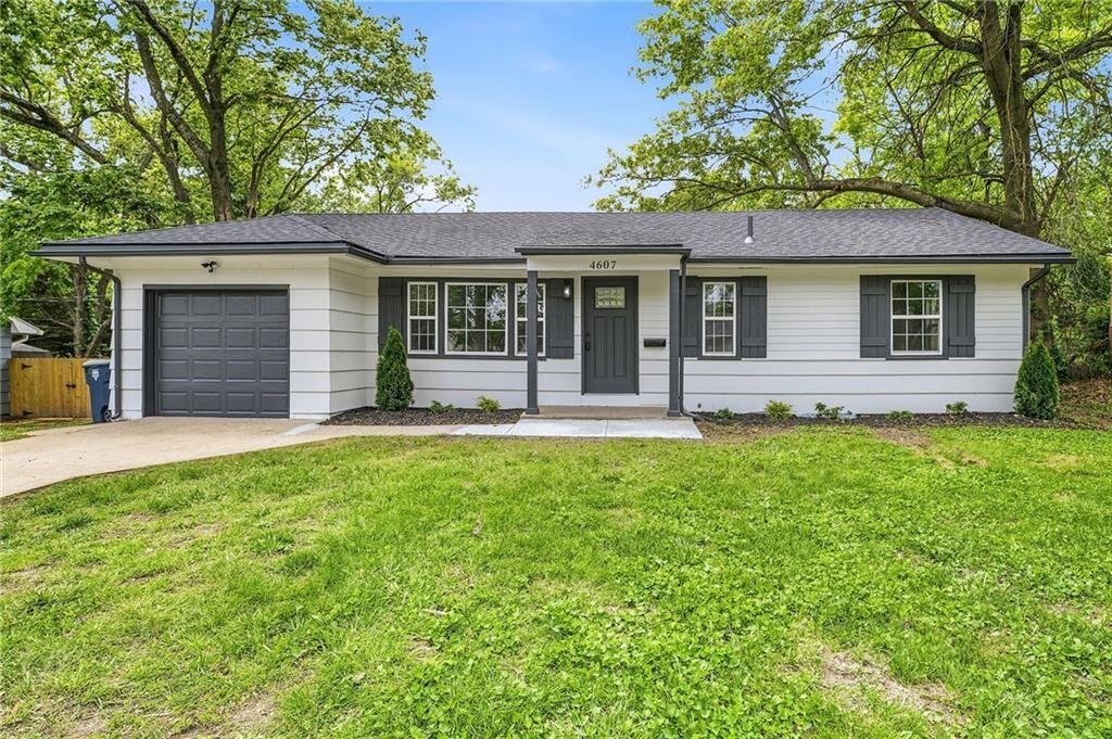 Property Photo:  4607 E 112th Terrace  MO 64137 