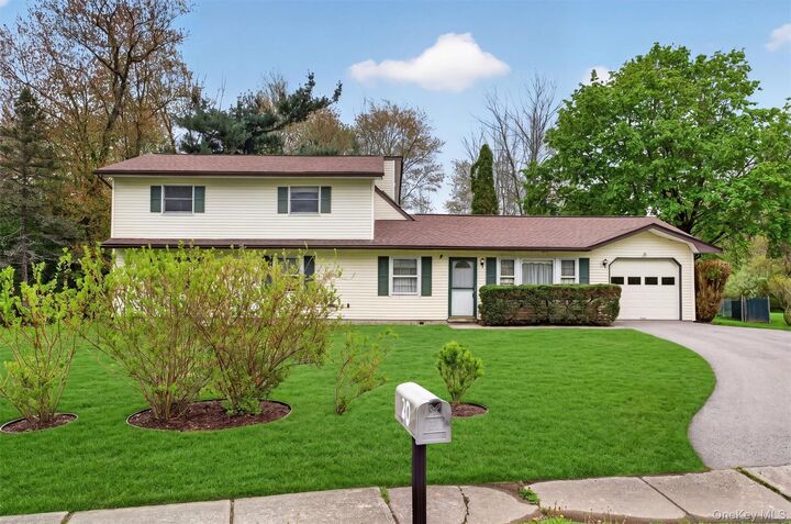 Property Photo:  20 Oneil Circle  NY 10950 
