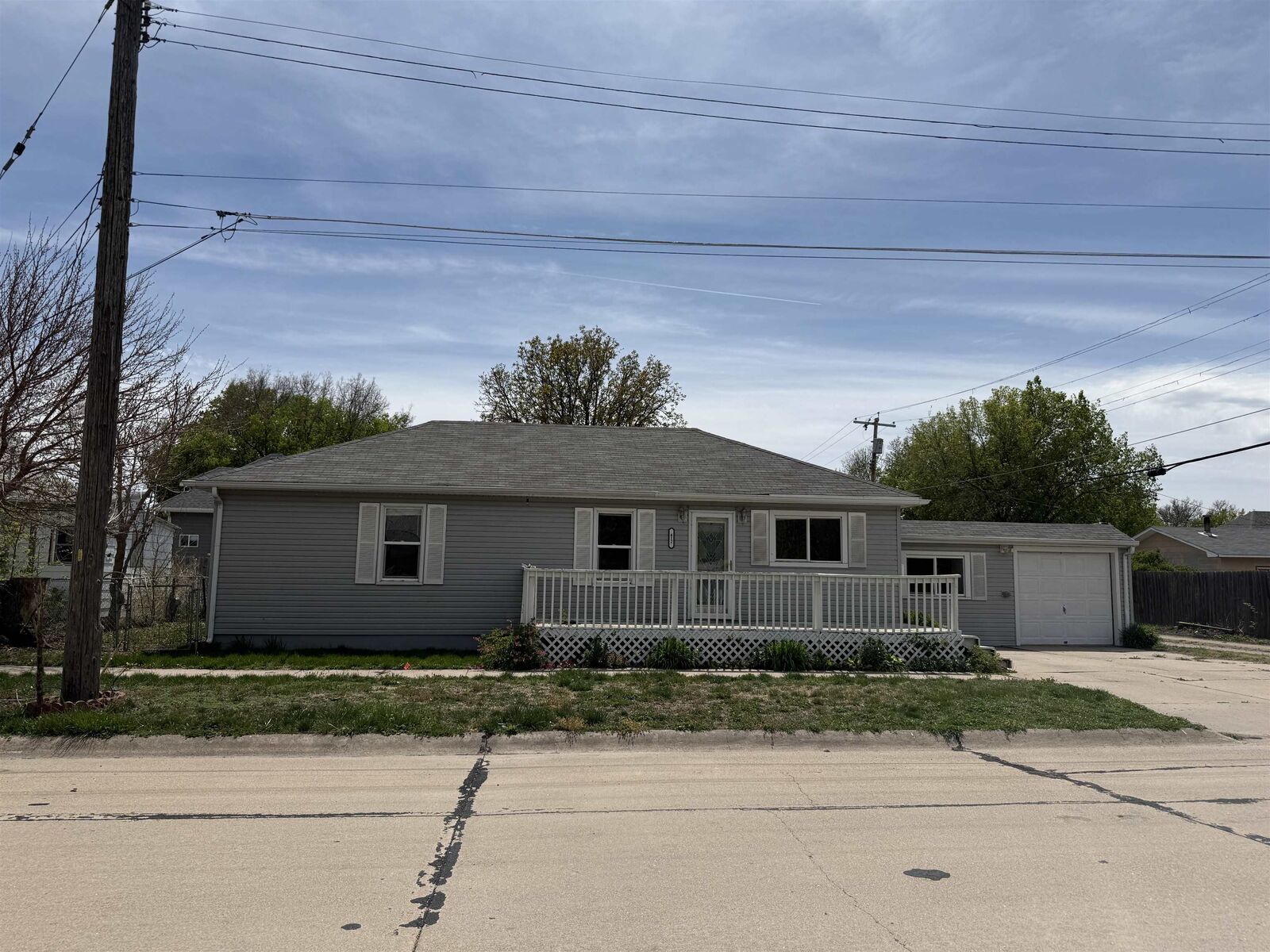 Property Photo:  412 E G  NE 69101 