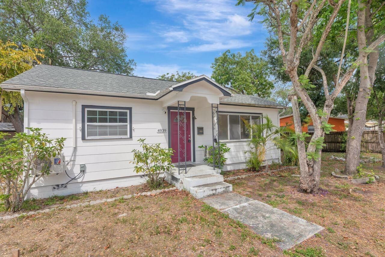 Property Photo:  4939 Haines Road N  FL 33714 