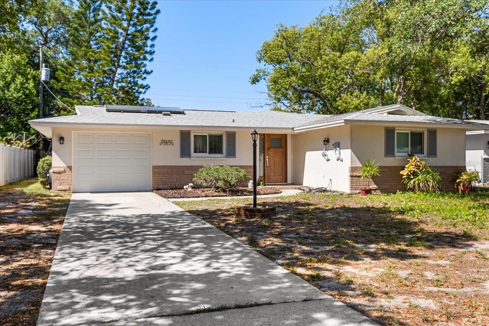 Property Photo:  620 Jacaranda Street  FL 34698 