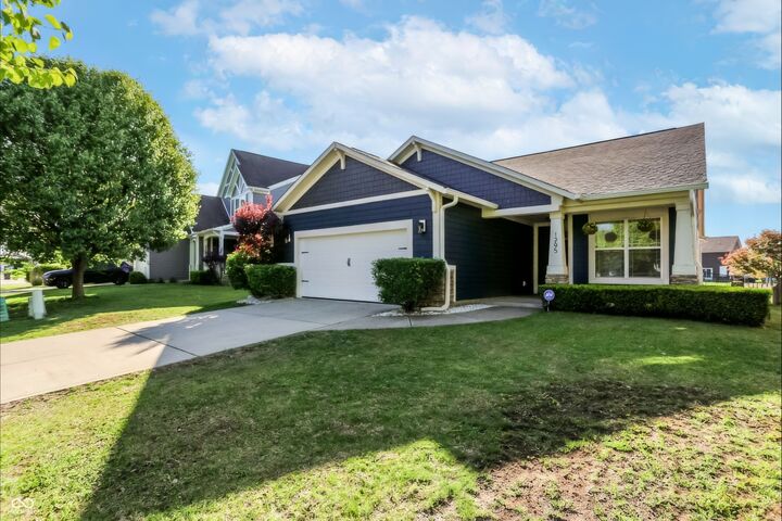 Property Photo:  1295 Old Heritage Place  IN 46143 